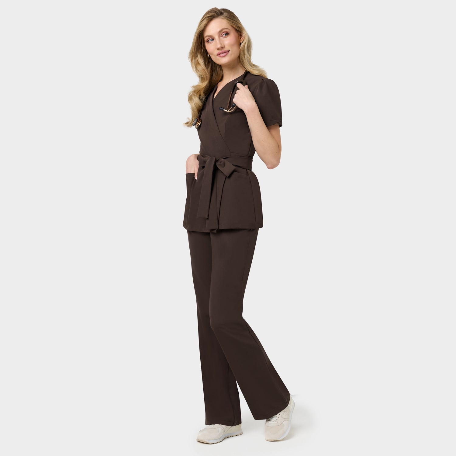 Zdravotnická halenka s vázáním AMELIA - DARK CHOCOLATE