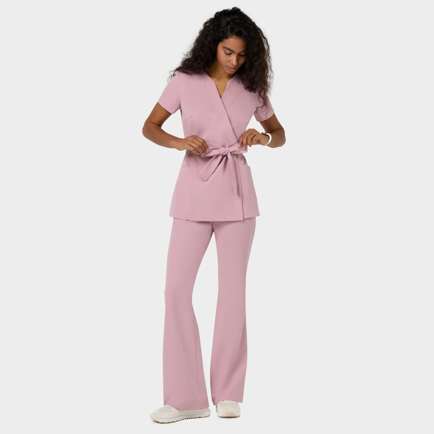 WIĄZANY FARTUSZEK MEDYCZNY DAMSKI RÓŻOWY