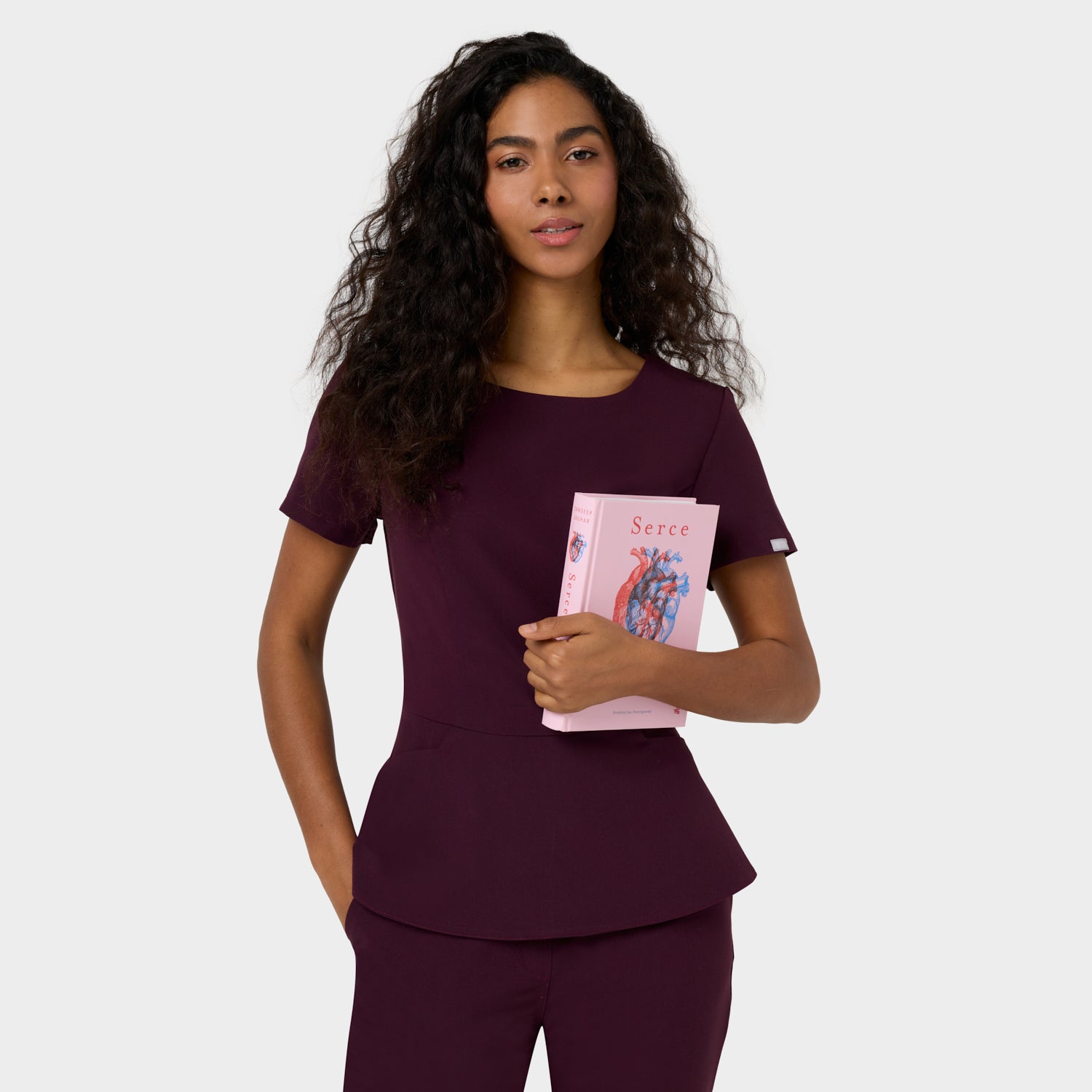Bluza medyczna KIM w kolorze Burgundy - taliowany fason z baskinką dla pracownic medycznych - Vena Uniformy